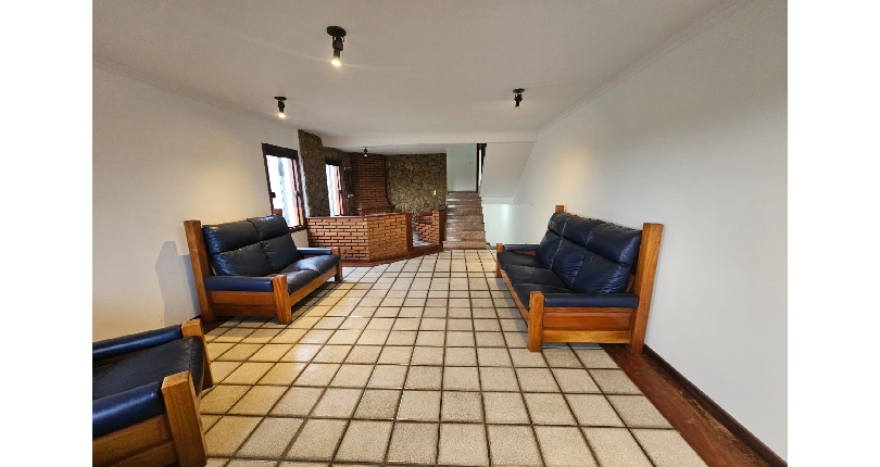 Belo Sobrado à venda no Bairro do Jardim Regina na Rua Maria Pereira Pinto,