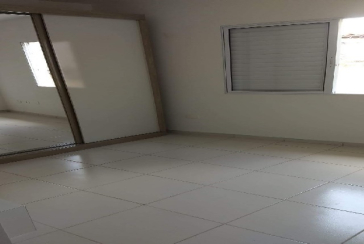 Belo Sobrado à venda no Bairro da Vila dos Remédios na Rua Lopo Homem 56