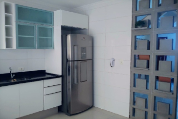 Belo Sobrado à venda no Bairro da Vila dos Remédios na Rua Lopo Homem 56