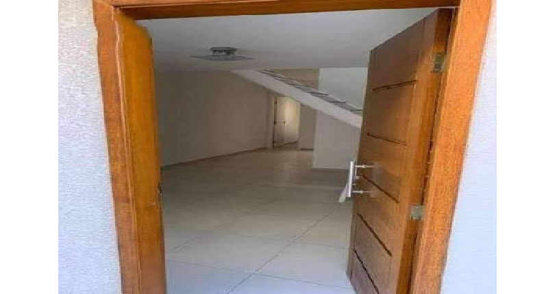 Belo Sobrado à venda no Bairro da Vila dos Remédios na Rua Lopo Homem 56