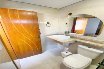 Belo Sobrado à venda no Bairro da Vila Mangalot na Rua Rubens de Souza Araújo