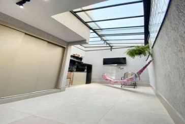 Belo Sobrado à venda no Bairro da Vila Mangalot na Rua Rubens de Souza Araújo