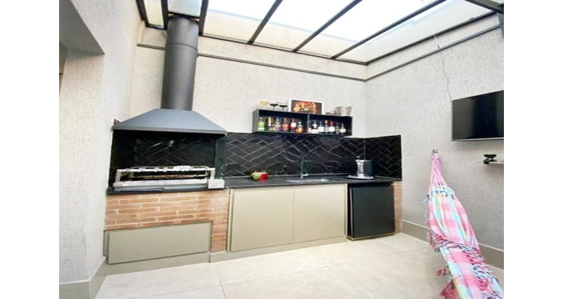 Belo Sobrado à venda no Bairro da Vila Mangalot na Rua Rubens de Souza Araújo