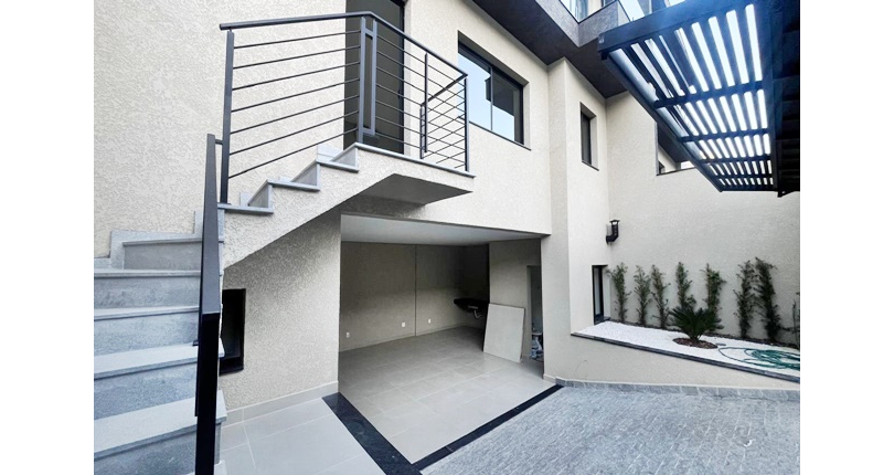 Lindo Sobrado novo à venda no Bairro do Parque São Domingos na Rua Dona Herminda Borba Attuy 351