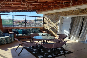 Belo Sobrado à venda no Bairro da Vila Mangalot na Rua José Ataliba Ortiz