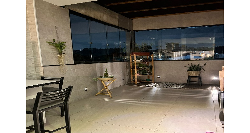 Belo Sobrado à venda no Bairro da Vila Mangalot na Rua José Ataliba Ortiz