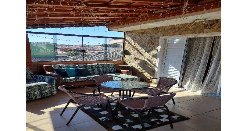 Belo Sobrado à venda no Bairro da Vila Mangalot na Rua José Ataliba Ortiz