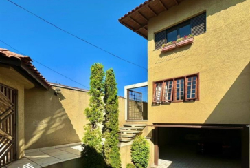 Belo Sobrado à venda no Bairro do Parque São Domingos na Rua Doutor Odon Carlos de Figueiredo Ferraz