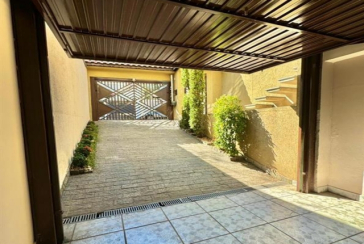 Belo Sobrado à venda no Bairro do Parque São Domingos na Rua Doutor Odon Carlos de Figueiredo Ferraz