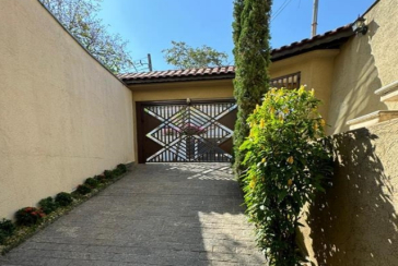 Belo Sobrado à venda no Bairro do Parque São Domingos na Rua Doutor Odon Carlos de Figueiredo Ferraz