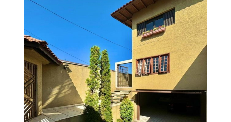 Belo Sobrado à venda no Bairro do Parque São Domingos na Rua Doutor Odon Carlos de Figueiredo Ferraz