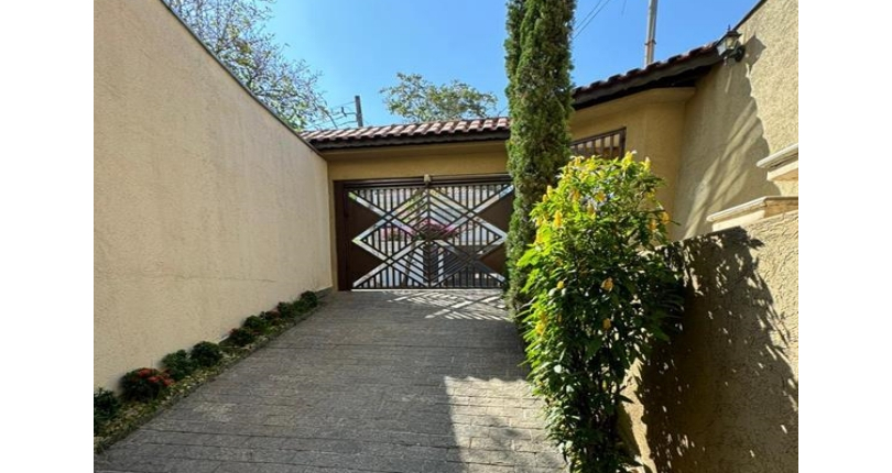 Belo Sobrado à venda no Bairro do Parque São Domingos na Rua Doutor Odon Carlos de Figueiredo Ferraz