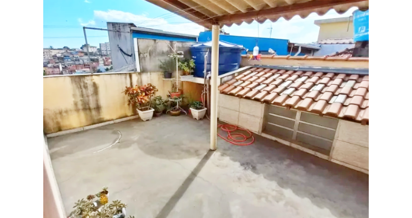 Casa assobradada à venda em Osasco no Bairro da Ayrosa na Rua Irapuru