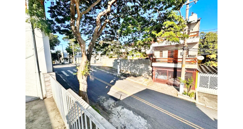 Casa assobradada à venda em Osasco no Bairro da Ayrosa na Rua Irapuru