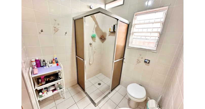 Casa assobradada à venda em Osasco no Bairro da Ayrosa na Rua Irapuru