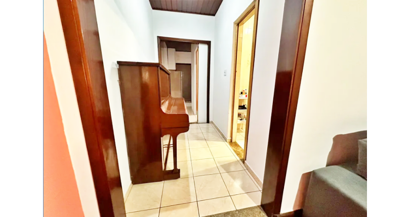 Casa assobradada à venda em Osasco no Bairro da Ayrosa na Rua Irapuru