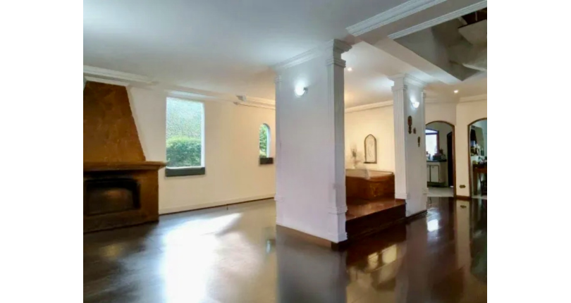 Sobrado à venda no Bairro do City América na Rua Caronte