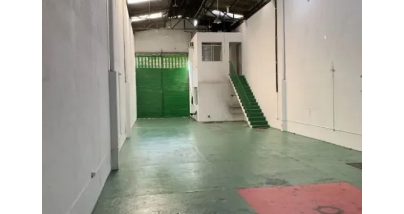 Ótimo Galpão à venda no Bairro da Vila Anastácio na Rua Camacam
