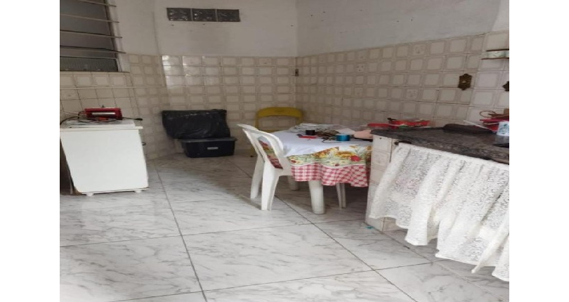 Oportunidade Sobrado à venda no Bairro da Ayrosa na Rua Tico-Tico