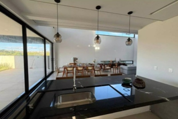 Belo Sobrado à venda em Votorantim no Bairro do Alphaville Nova Esplanada 4 na Rua Pisa