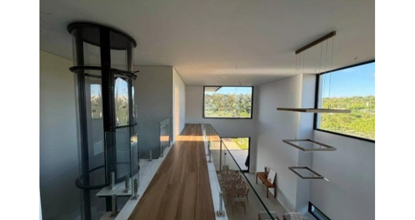 Belo Sobrado à venda em Votorantim no Bairro do Alphaville Nova Esplanada 4 na Rua Pisa