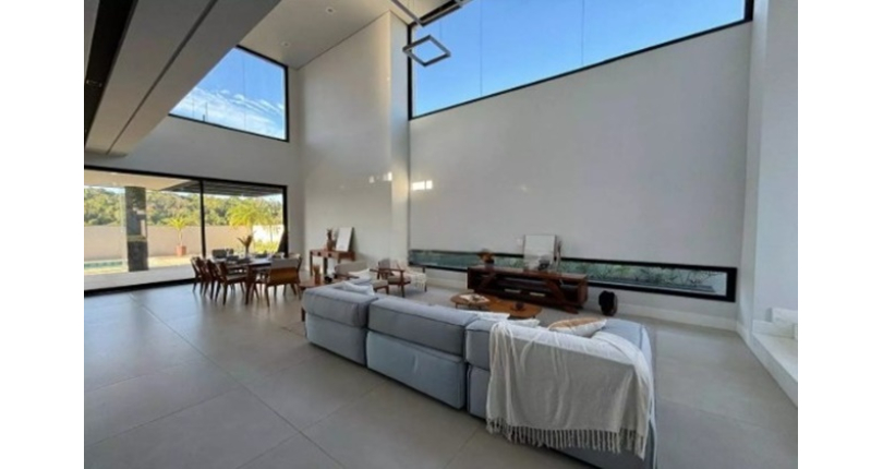 Belo Sobrado à venda em Votorantim no Bairro do Alphaville Nova Esplanada 4 na Rua Pisa