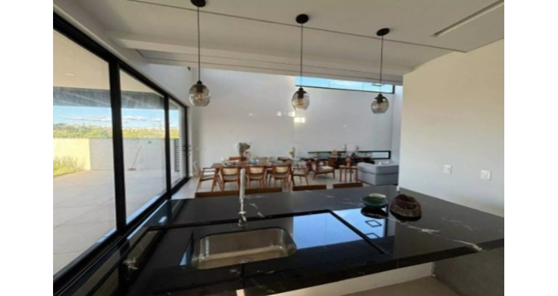 Belo Sobrado à venda em Votorantim no Bairro do Alphaville Nova Esplanada 4 na Rua Pisa