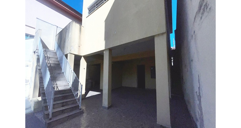 Sobrado à venda no Bairro do Jardim Santo Elias na Rua Domingos Sérgio dos Anjos