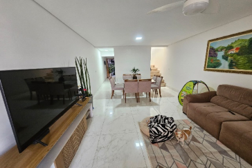 Belo Sobrado à venda no Bairro do  Jardim Marisa na Rua Avelino Ginjo