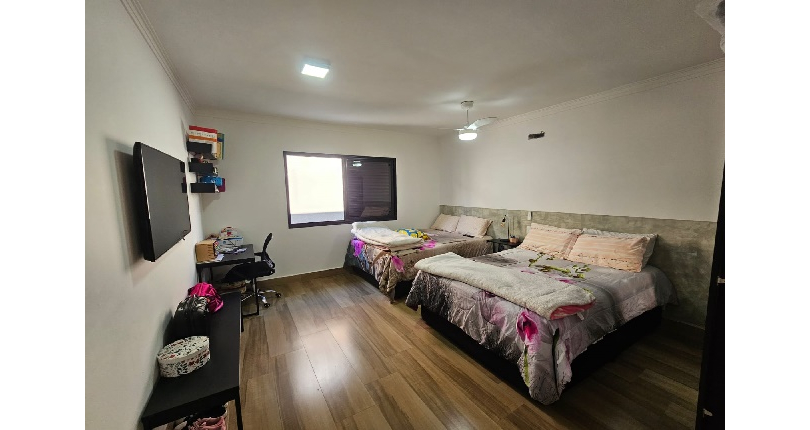 Belo Sobrado à venda no Bairro do  Jardim Marisa na Rua Avelino Ginjo