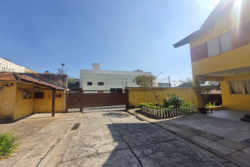 Belo Sobrado à venda no Bairro do Jardim Vivan na Rua Elvira Hidalgo