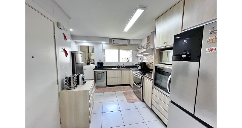 Belo Apartamento à venda no Guarujá no Bairro Enseada na Rua Inácio Miguel Stéfano 253