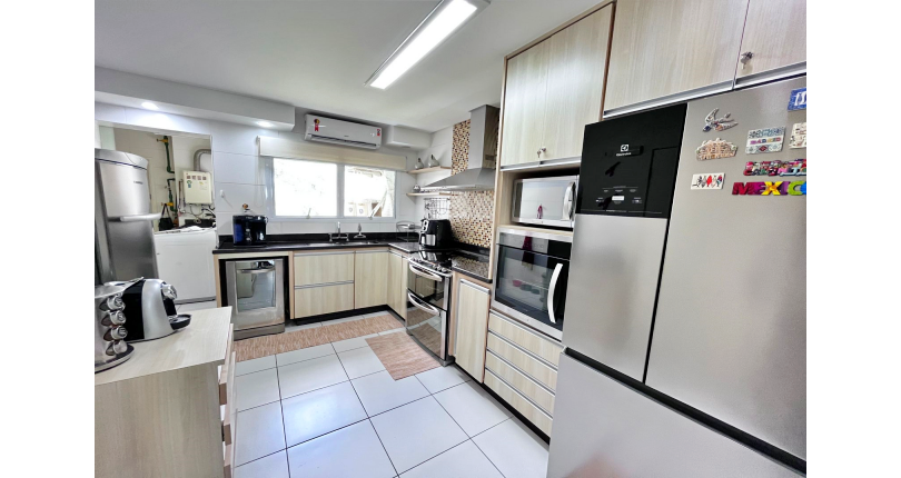 Belo Apartamento à venda no Guarujá no Bairro Enseada na Rua Inácio Miguel Stéfano 253