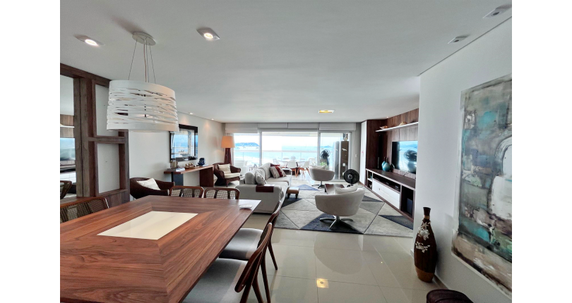 Belo Apartamento à venda no Guarujá no Bairro Enseada na Rua Inácio Miguel Stéfano 253