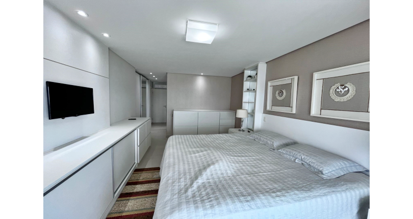 Belo Apartamento à venda no Guarujá no Bairro Enseada na Rua Inácio Miguel Stéfano 253