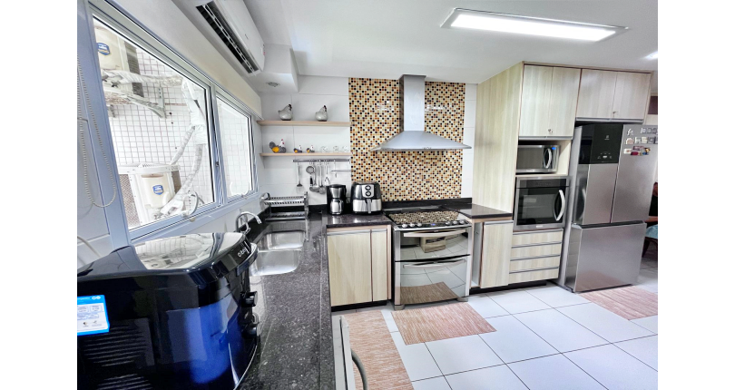 Belo Apartamento à venda no Guarujá no Bairro Enseada na Rua Inácio Miguel Stéfano 253