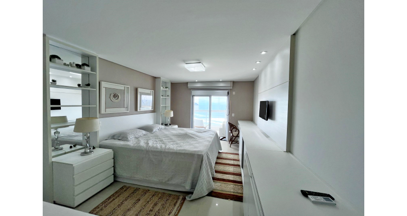 Belo Apartamento à venda no Guarujá no Bairro Enseada na Rua Inácio Miguel Stéfano 253