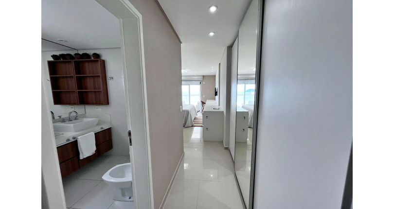 Belo Apartamento à venda no Guarujá no Bairro Enseada na Rua Inácio Miguel Stéfano 253