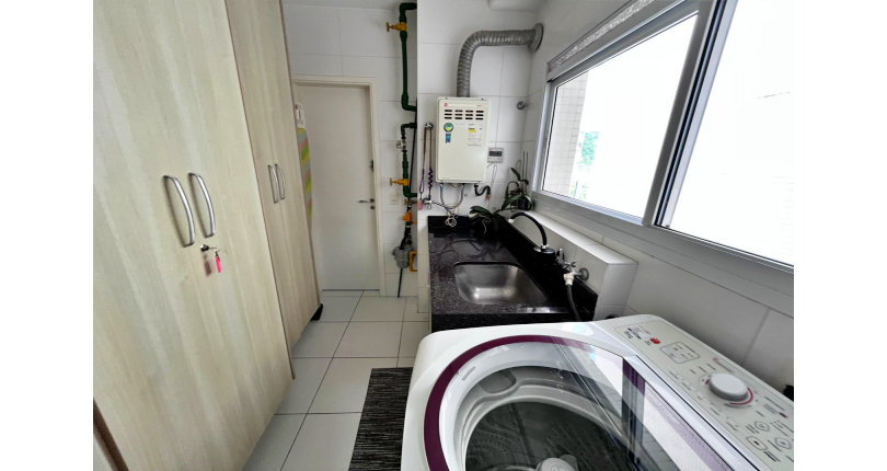 Belo Apartamento à venda no Guarujá no Bairro Enseada na Rua Inácio Miguel Stéfano 253