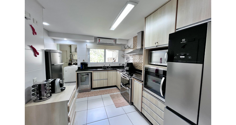 Belo Apartamento à venda no Guarujá no Bairro Enseada na Rua Inácio Miguel Stéfano 253