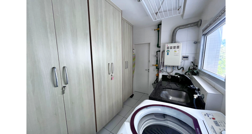 Belo Apartamento à venda no Guarujá no Bairro Enseada na Rua Inácio Miguel Stéfano 253