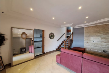 Belo Sobrado à venda no Bairro da Vila Santa Maria na Rua Andréa del Castagno