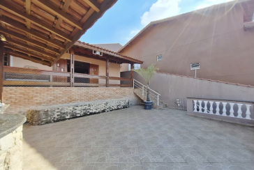 Belo Sobrado à venda no Bairro da Vila Santa Maria na Rua Andréa del Castagno