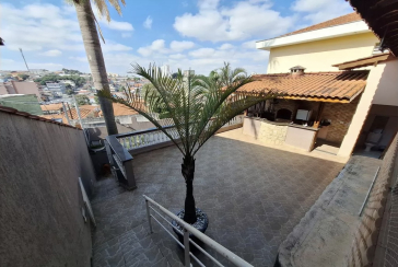 Belo Sobrado à venda no Bairro da Vila Santa Maria na Rua Andréa del Castagno