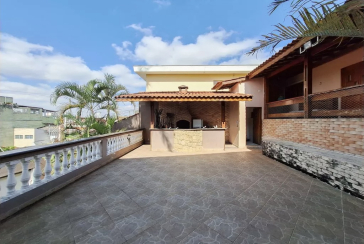 Belo Sobrado à venda no Bairro da Vila Santa Maria na Rua Andréa del Castagno