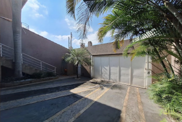 Belo Sobrado à venda no Bairro da Vila Santa Maria na Rua Andréa del Castagno