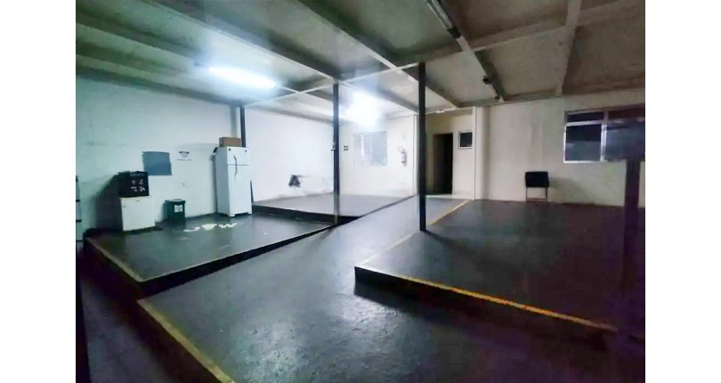 Imóvel Comercial à venda no Bairro do Parque São Domingos na Rua Waltrudes Correa