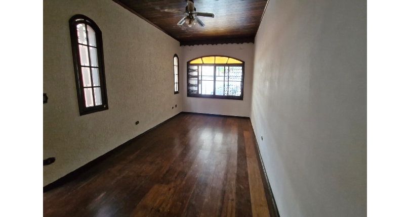 Sobrado à venda no Bairro da Vila Santa Edwiges na Rua Físico Lawrence