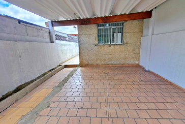 Casa Térrea à venda no Bairro do Parque Panamericano na Estrada do Corredor,