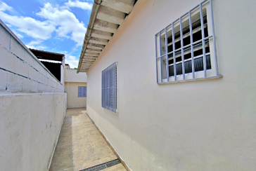 Casa Térrea à venda no Bairro do Parque Panamericano na Estrada do Corredor,